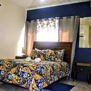 Apartment Crystoural Liguanea Sovereign - 2 Bedrooms, 3 Beds, Host 4 Guest- Kingston!, Kingston